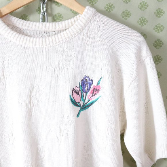 ❌SOLD❌vintage embroidered tulip flower sweater top - Picture 2 of 4